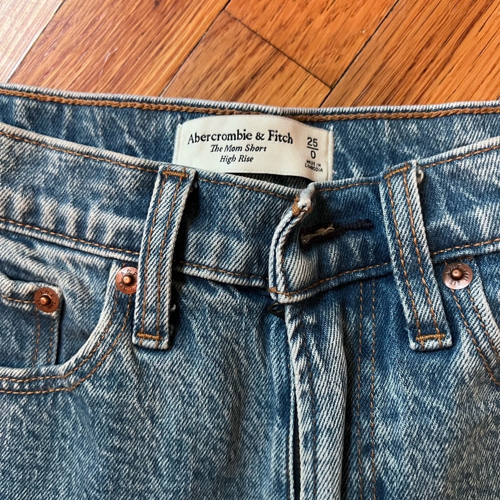 Abercrombie & fitch the mom short high rise
